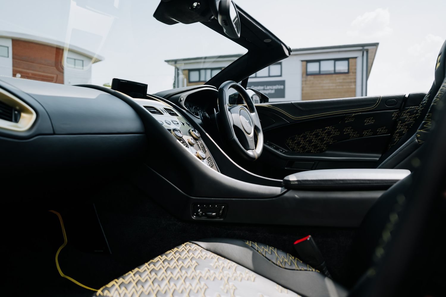 Aston Martin Vanquish Zagato Volante